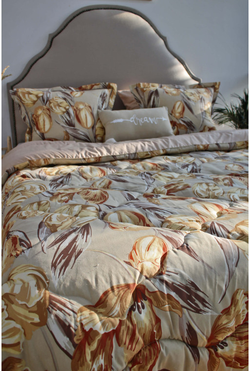 Couette imprimée fleurs beige et marron – Tendance 2025