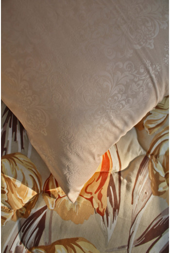 Couette imprimée fleurs beige et marron – Tendance 2025